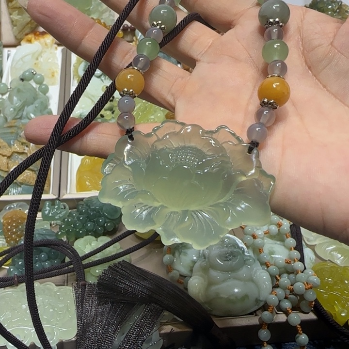 蛇纹石玉吊坠未镶嵌