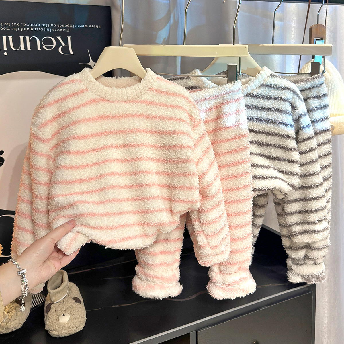 儿童冬季新款家居服男童女童双面温暖绒套装中大童条纹加厚两件套