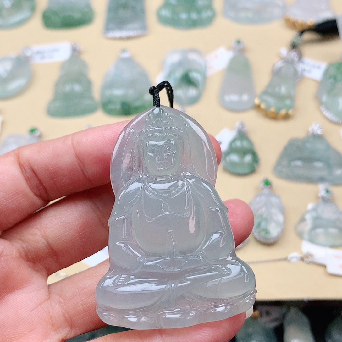 翡翠颈饰未镶嵌观音