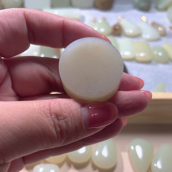 未镶嵌和田玉（糖玉）珠宝半成品