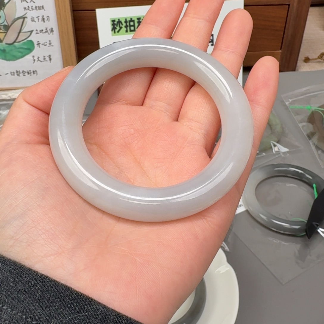 兔***子和田玉未镶嵌颈饰回流55
