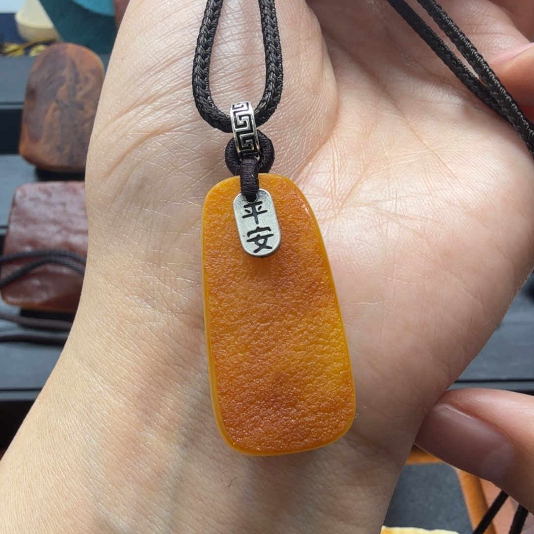 琥珀吊坠(赠链)未镶嵌