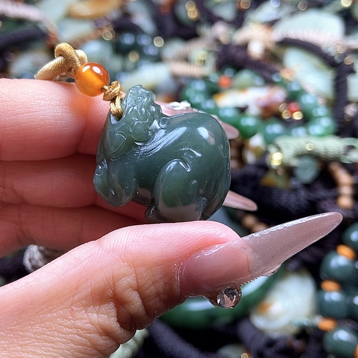 和田玉颈饰未镶嵌