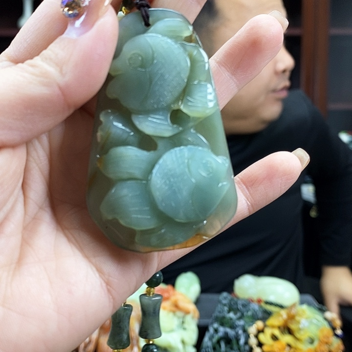 蛇纹石玉吊坠未镶嵌