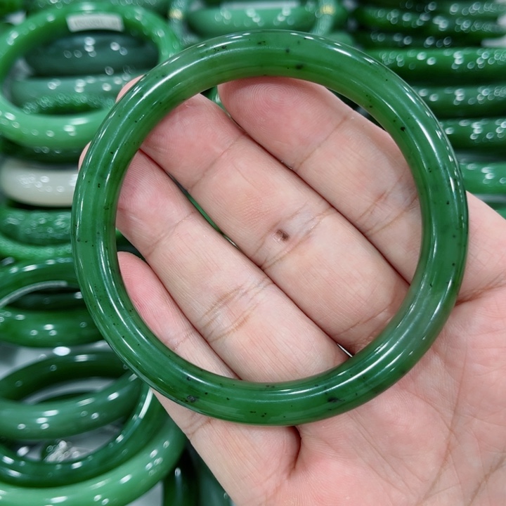 爱***耗和田玉手镯未镶嵌60～0