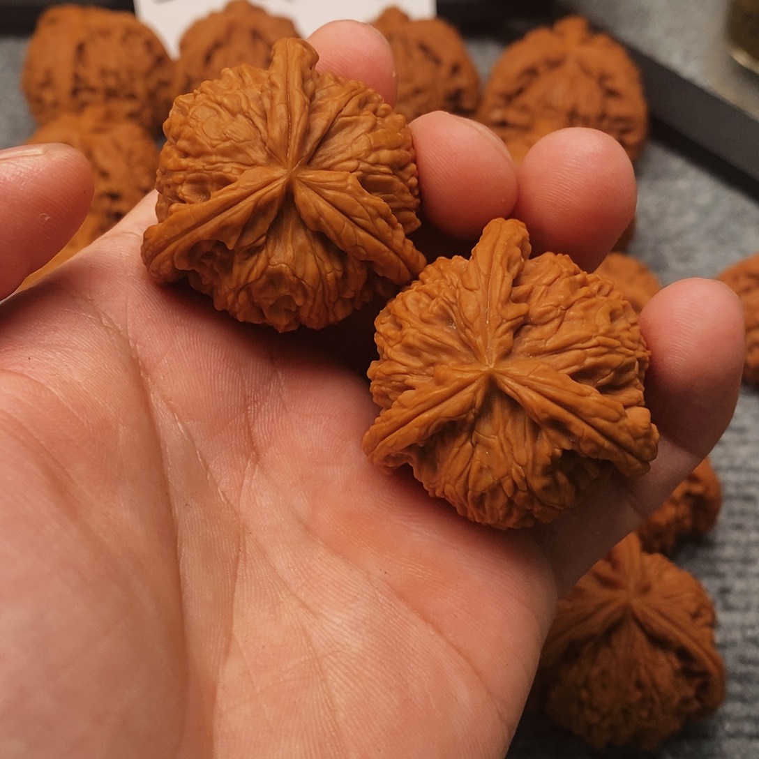 文玩核桃吊坠金*土精工修复三棱40白奔