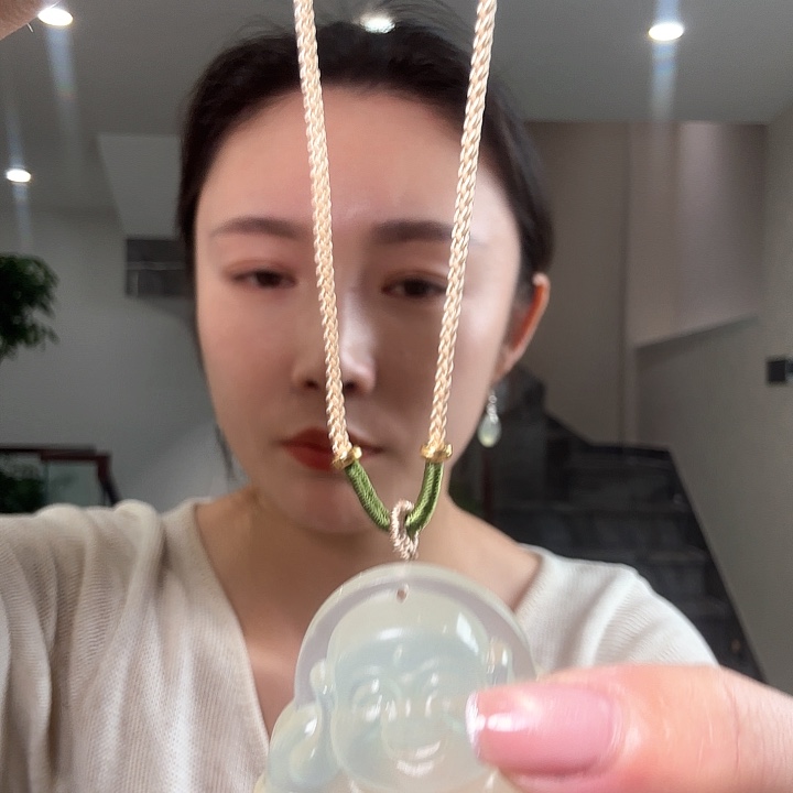 *****蛇纹石玉足银镶嵌颈饰