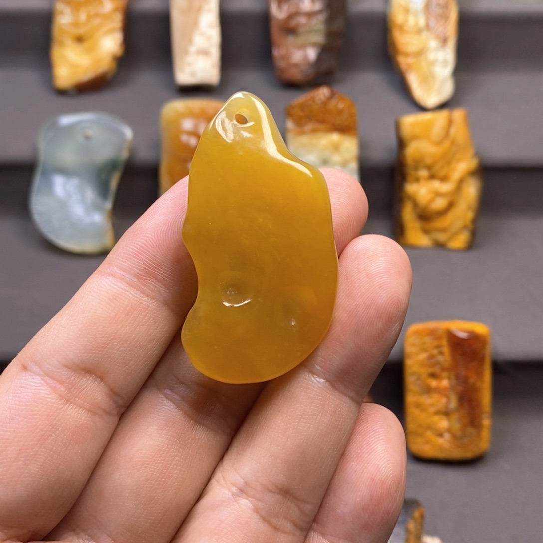 岫玉颈饰未镶嵌平**路