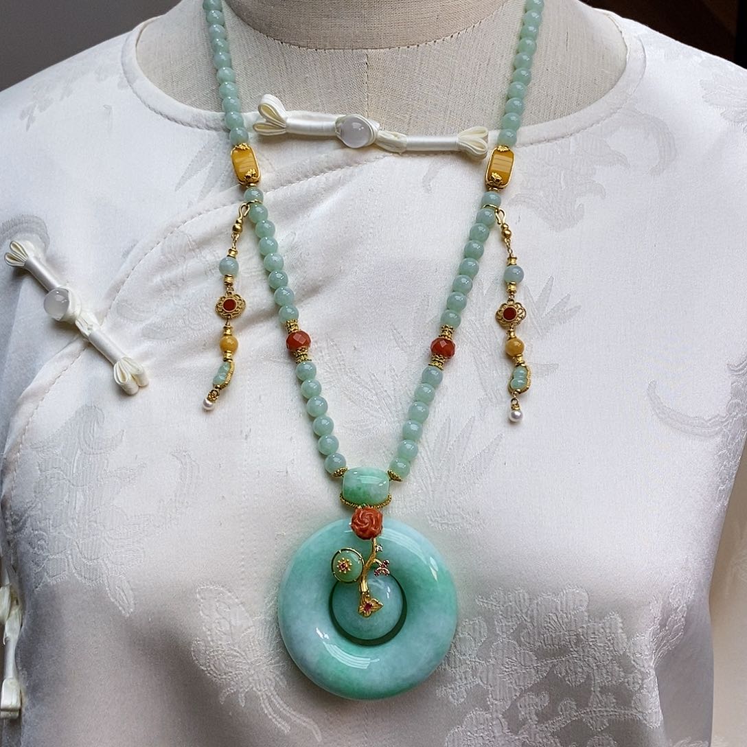 翡翠颈饰未镶嵌天然