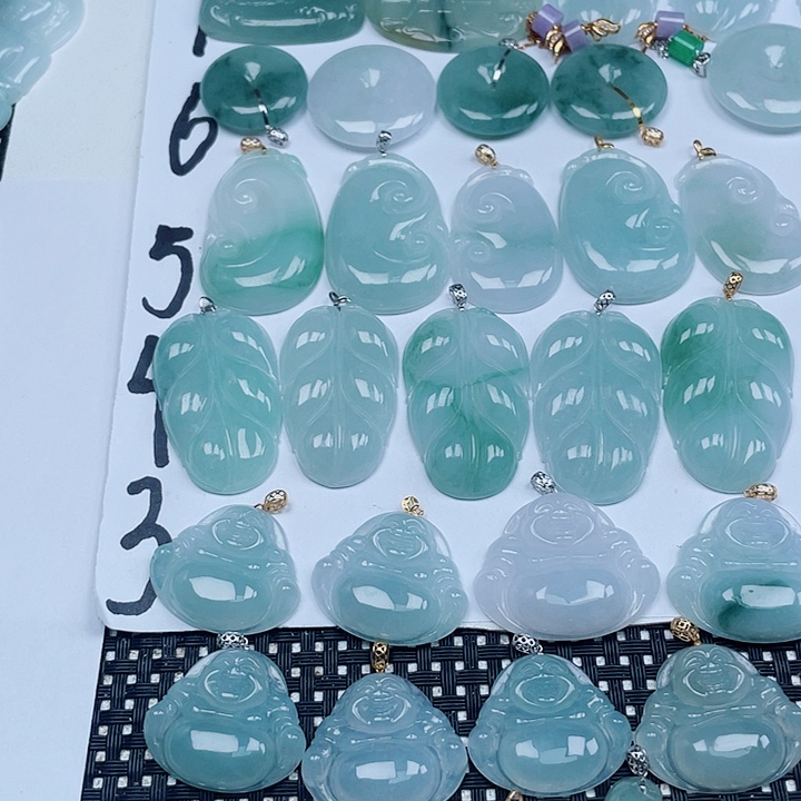 吊坠(不含链)未镶嵌翡翠
