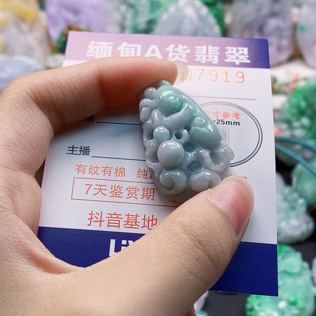 吊坠(不含链)未镶嵌翡翠