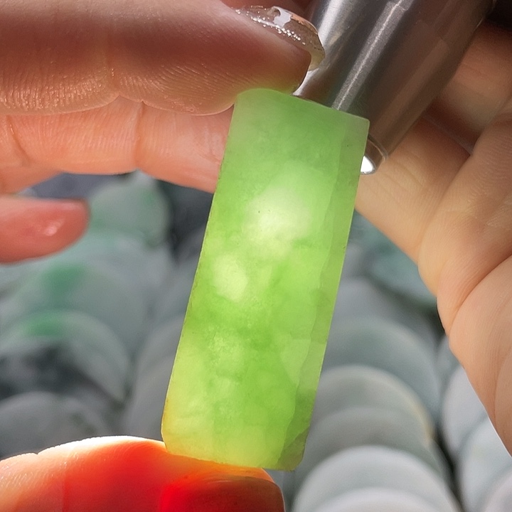 颈饰未镶嵌翡翠1