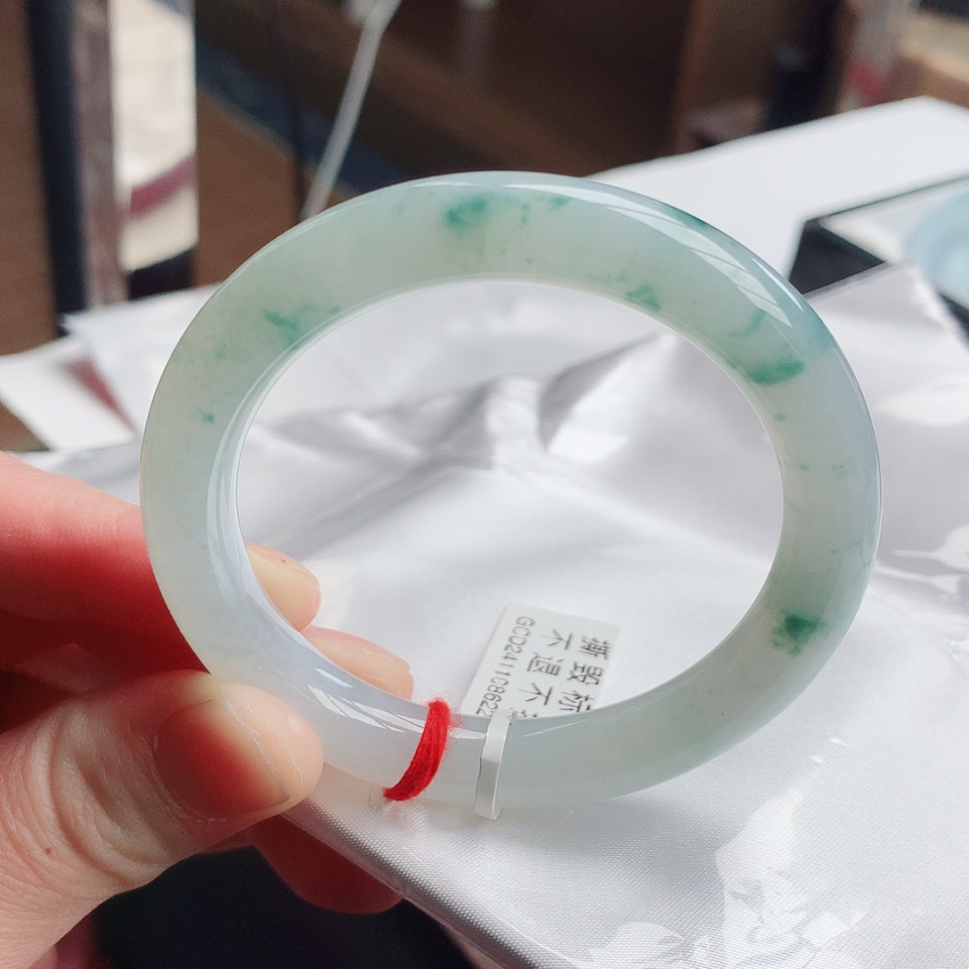 翡翠手镯未镶嵌天然翡翠A货
