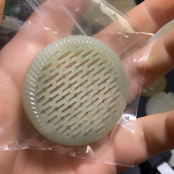 颈饰未镶嵌和田玉（糖玉）云*马