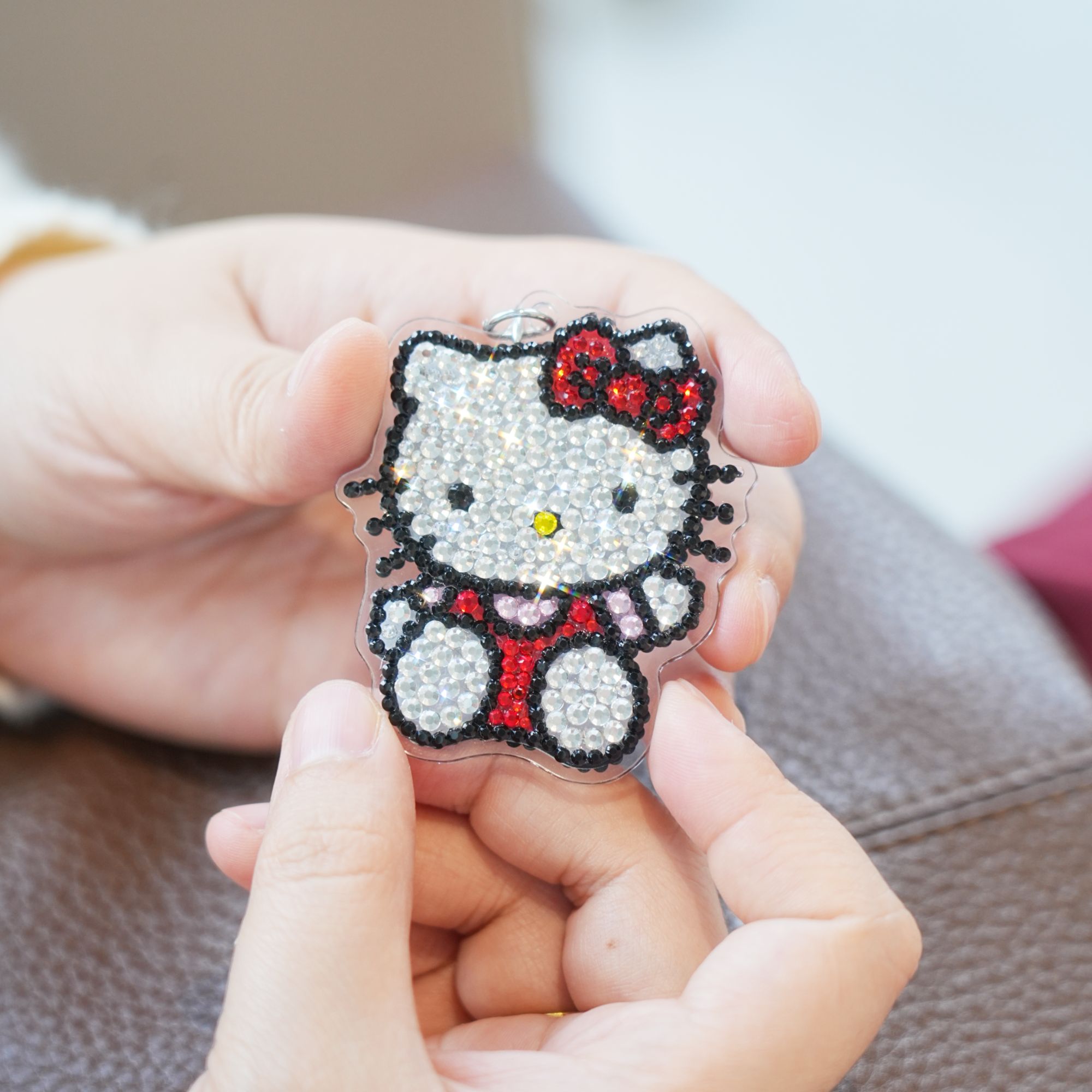 创意KT猫手机壳挂件通用短款挂饰时尚防丢挂绳个性女款卡通可爱