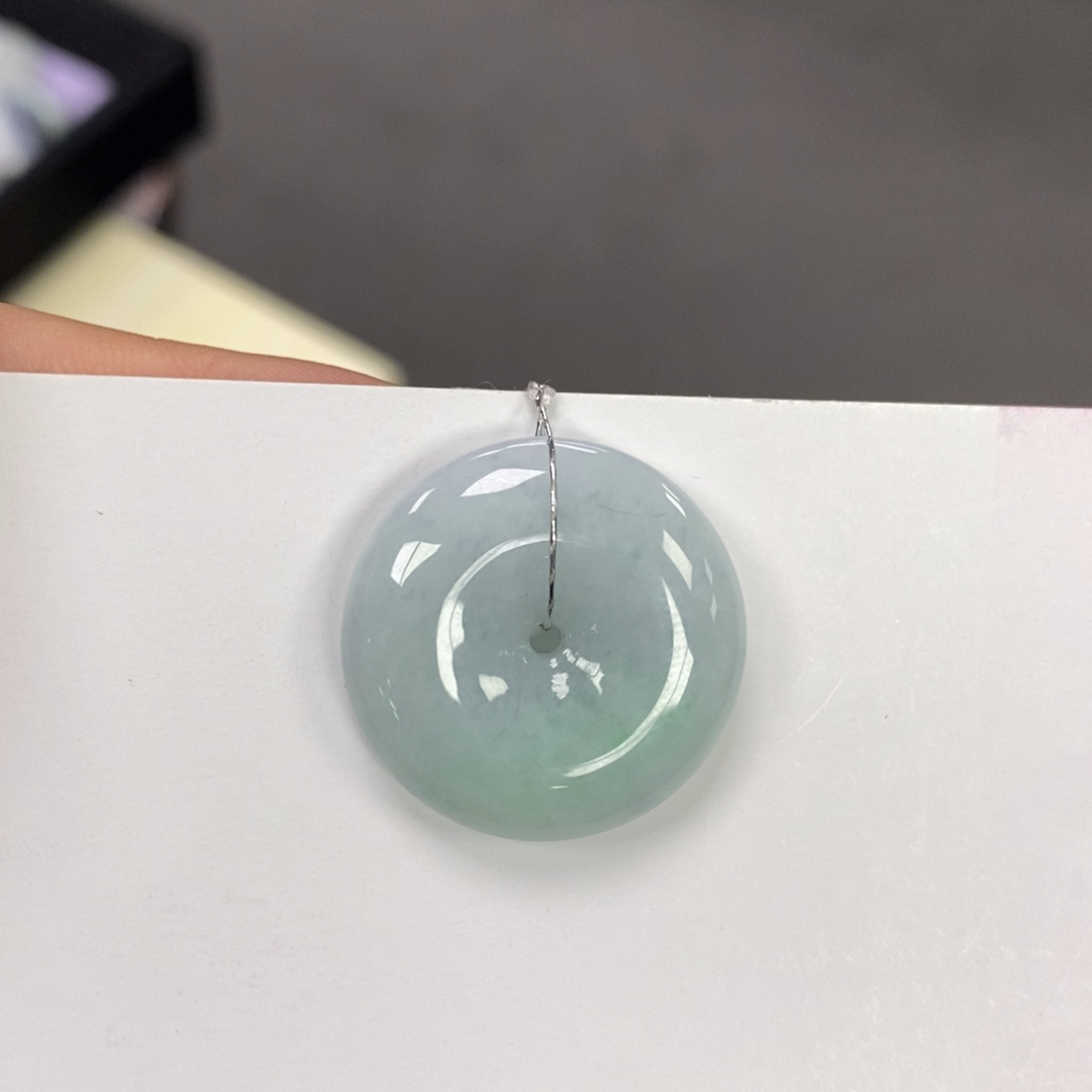 翡翠颈饰未镶嵌平安扣