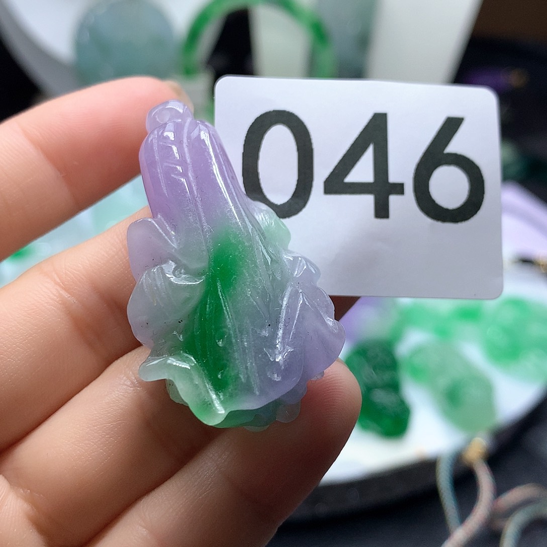 翡翠吊坠(赠链)未镶嵌