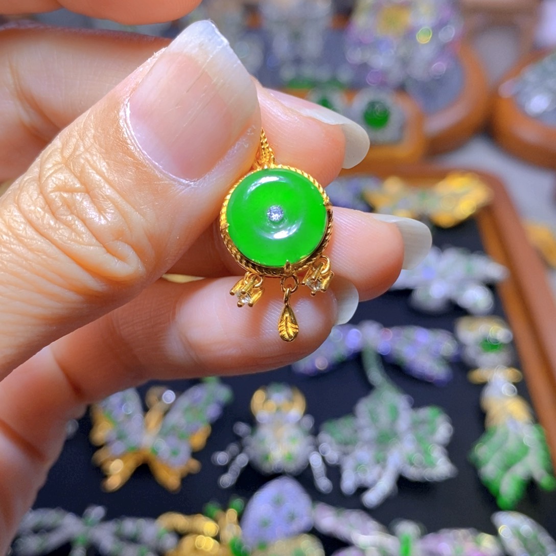 翡翠颈饰银S925镶嵌天然翡翠