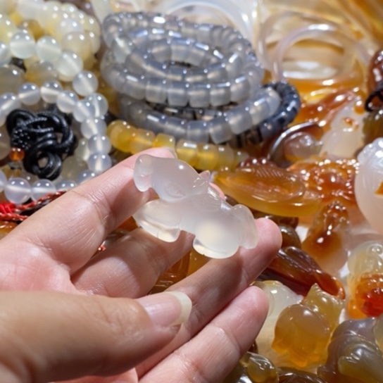 玛瑙/玉髓玛瑙吊坠未镶嵌