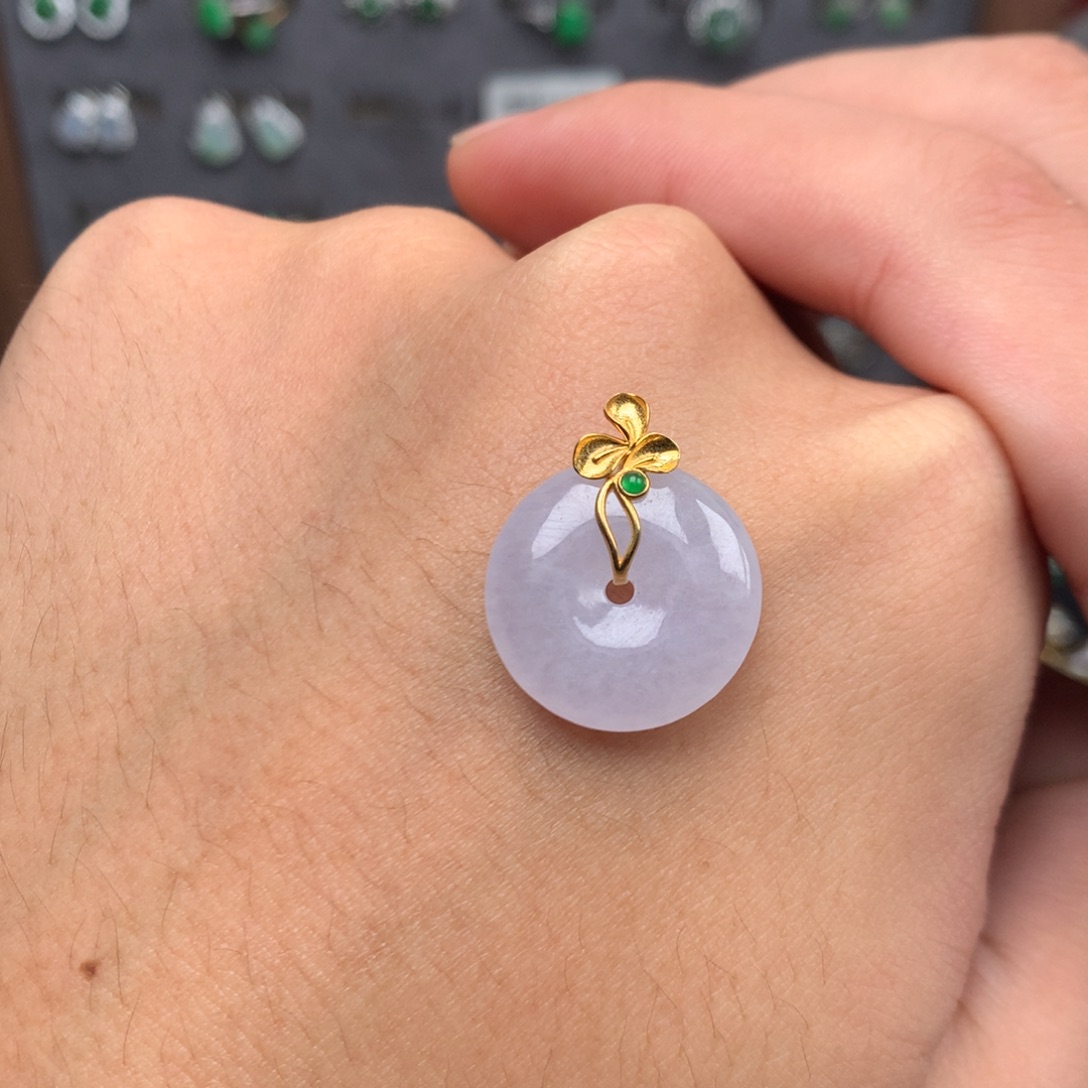 翡翠未镶嵌颈饰你是