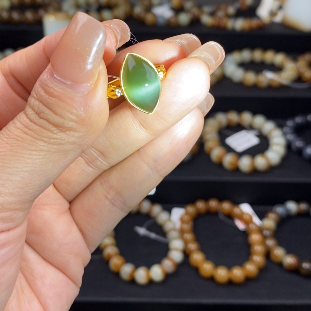 和田玉戒指18K金镶嵌