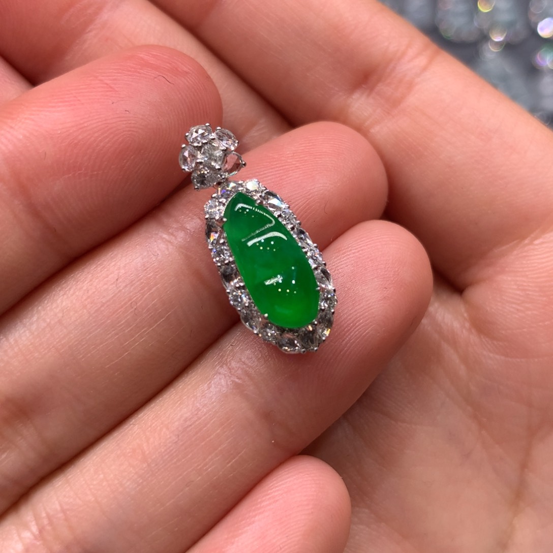 翡翠颈饰18K金镶嵌吊坠