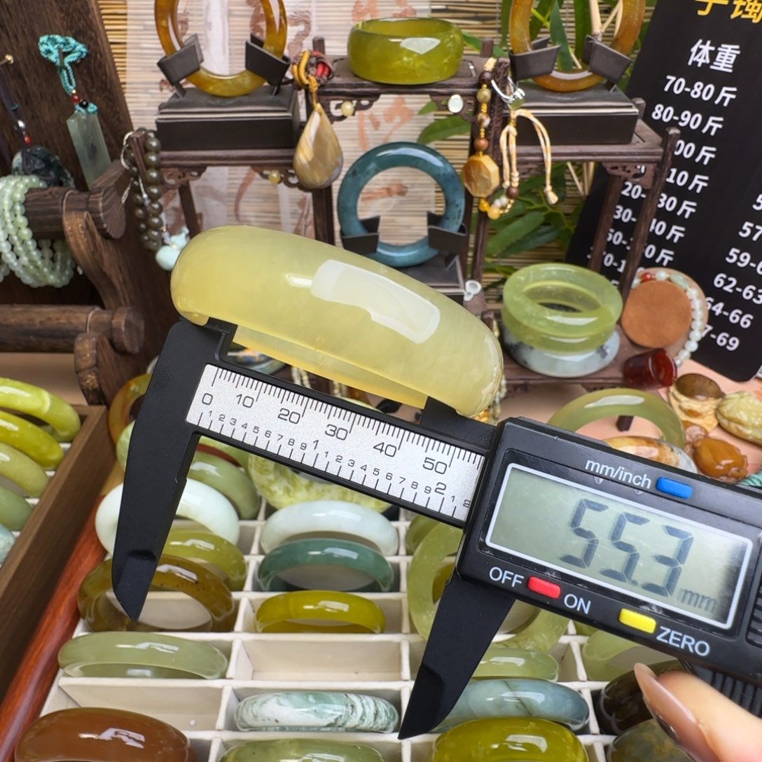 这***夫蛇纹石玉未镶嵌手镯