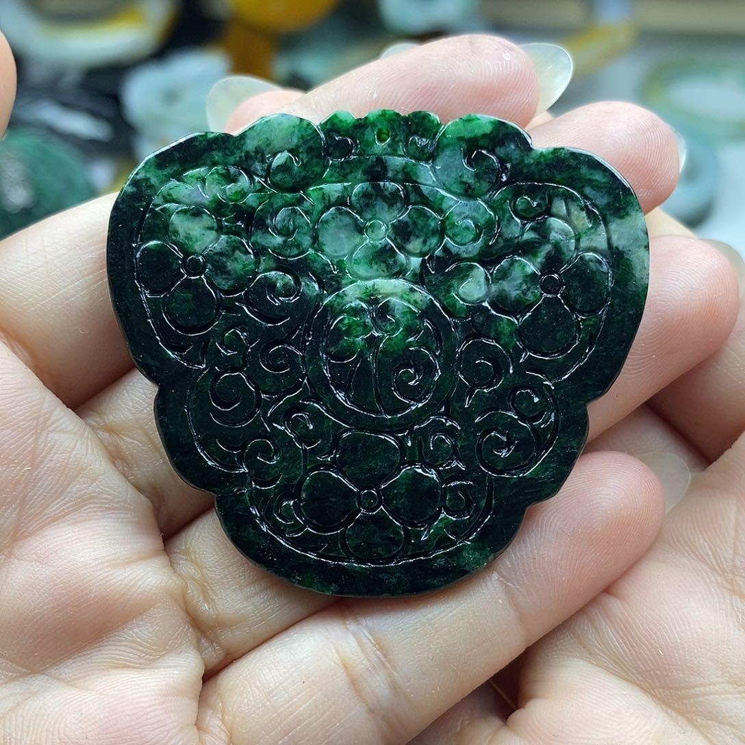 翡翠未镶嵌颈饰C**’牌子