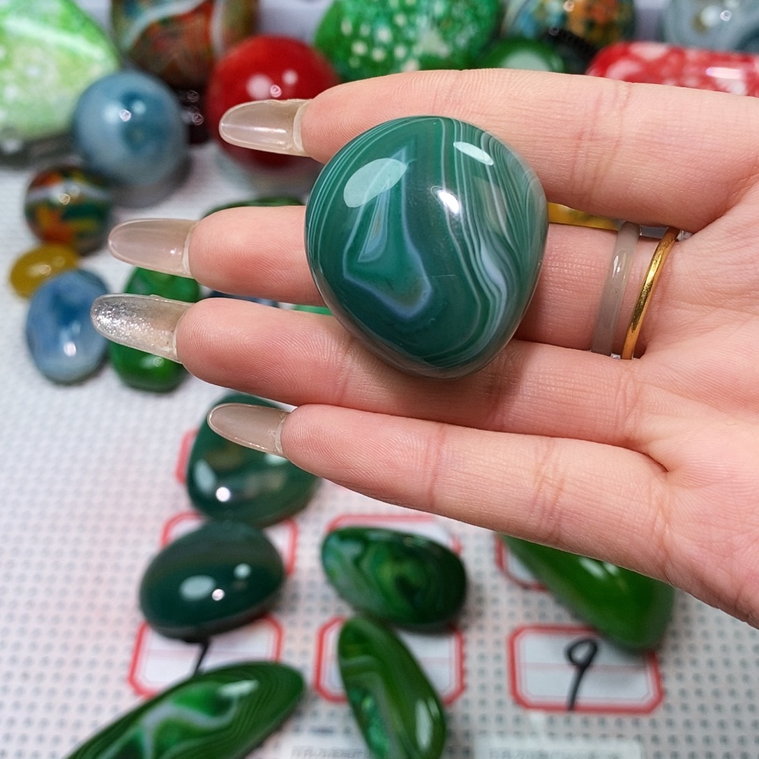 用***8玛瑙/玉髓未镶嵌珠宝奇石