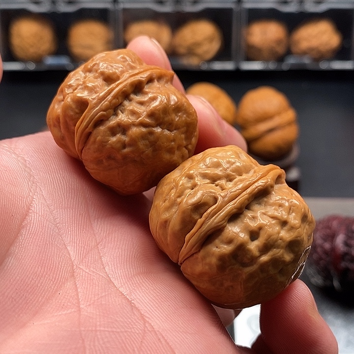 文玩核桃把件金元宝