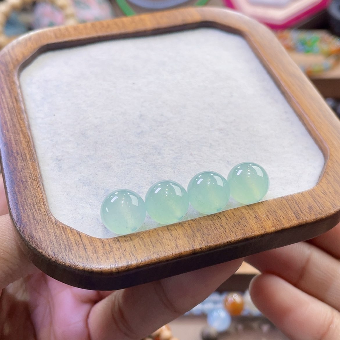 【闪购商品】翡翠颈饰未镶嵌葡萄绿单颗