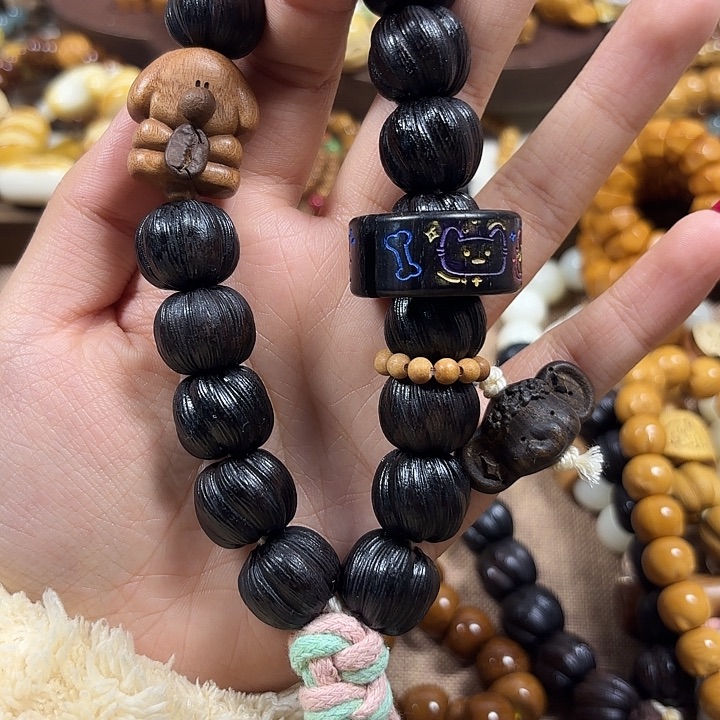 ᥫ***o猴头核桃吊坠什么都不加