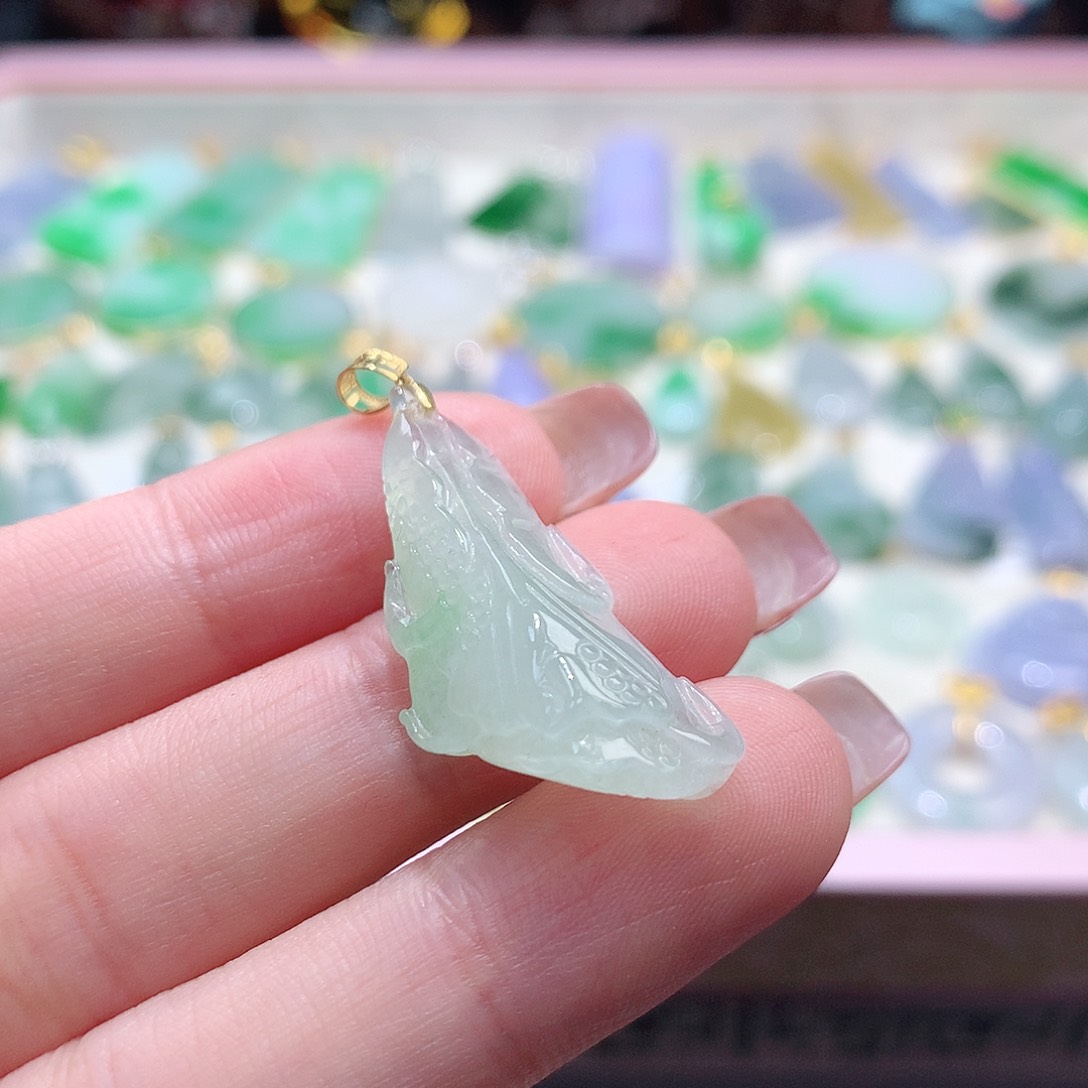 翡翠未镶嵌颈饰翡翠