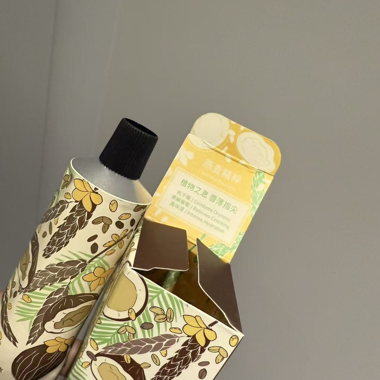 Yes高级港式漫画少女高滋润燕麦椰子油护手霜大容量装75g