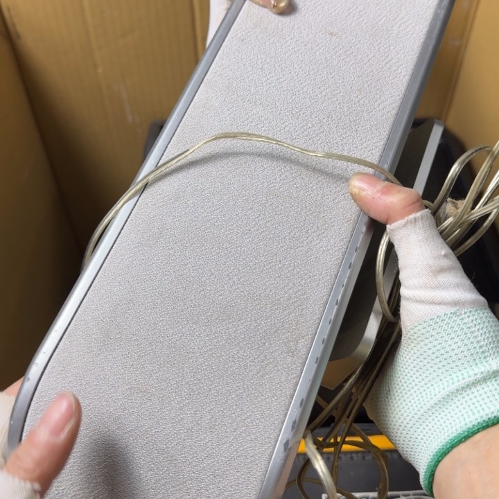 春*中古商品，瑕疵品，不保好坏。843