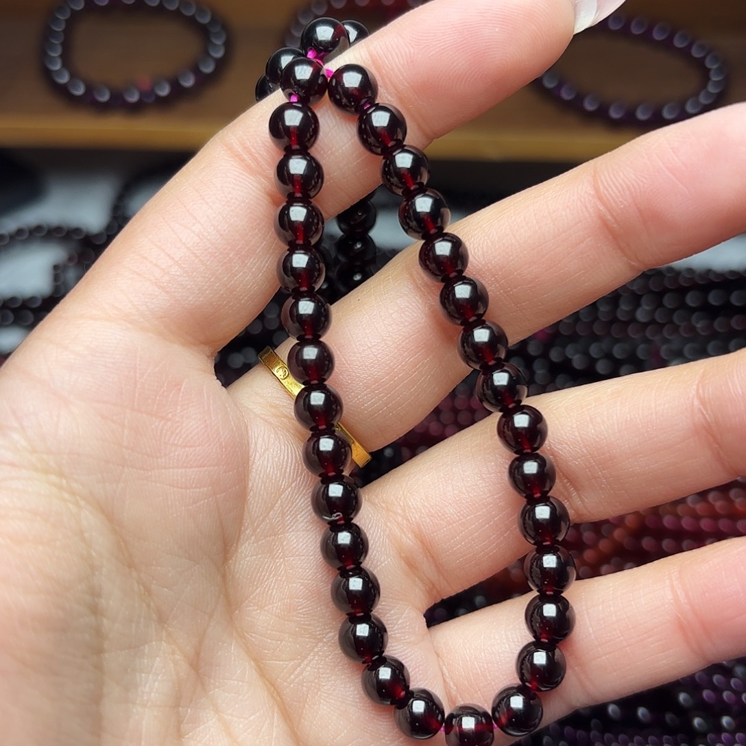 彩***华手链未镶嵌石榴石卡5.8酒红单圈毕业级