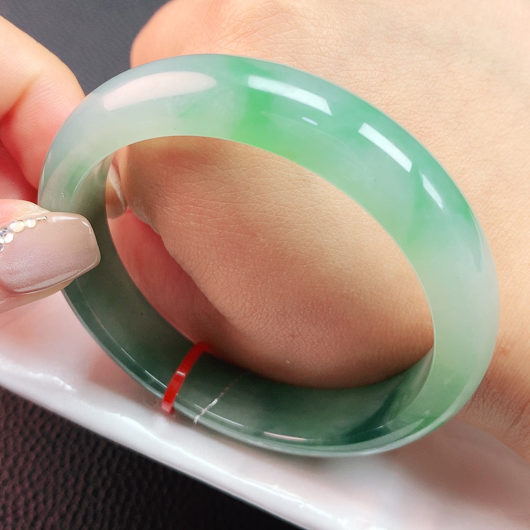 翡翠手镯未镶嵌58圈