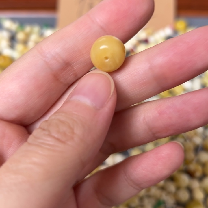 蜜蜡未镶嵌裸石11.2mm一个