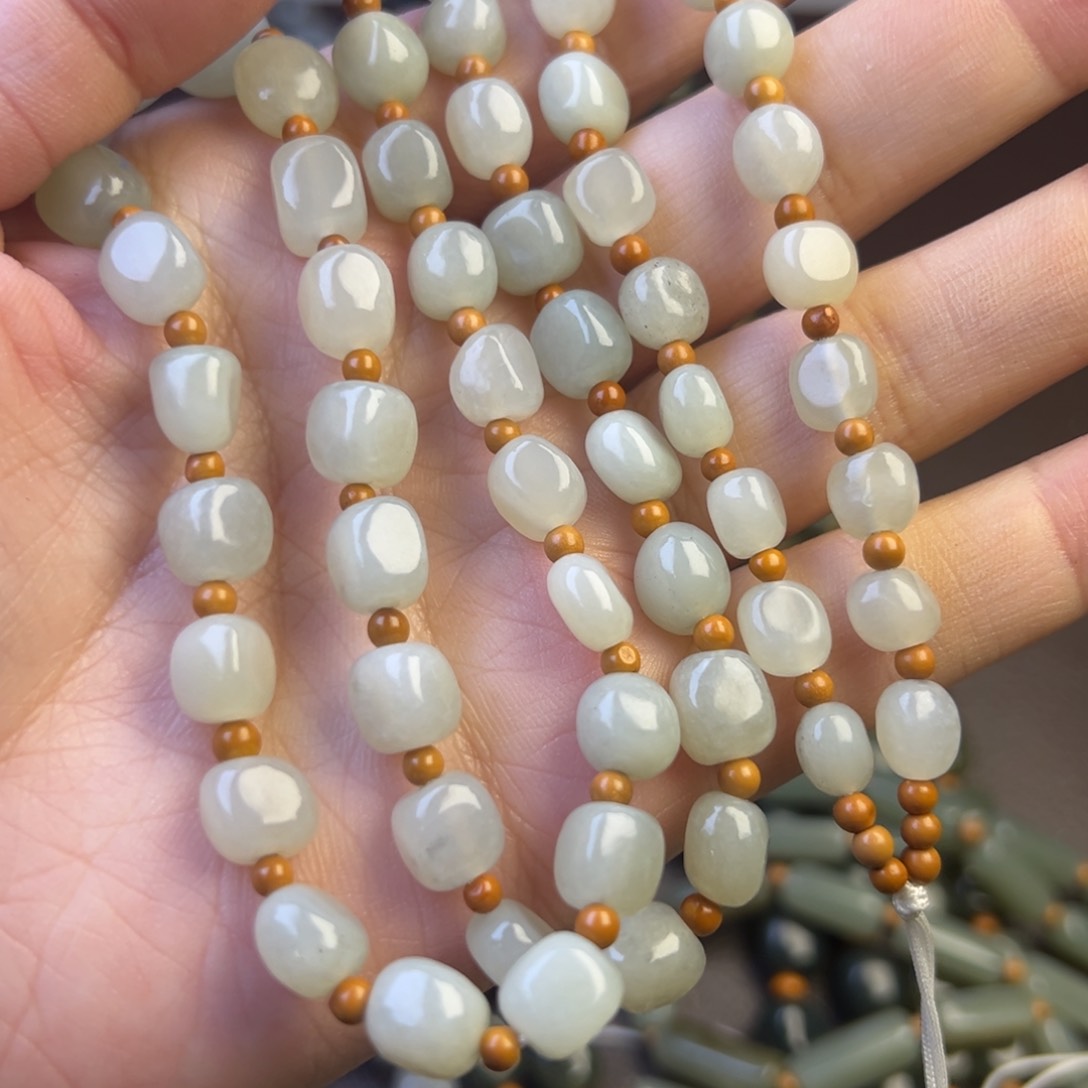 和田玉颈饰未镶嵌