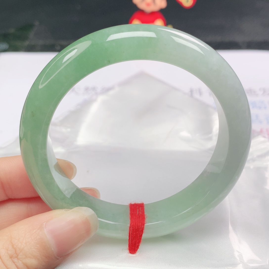 翡翠未镶嵌手镯正