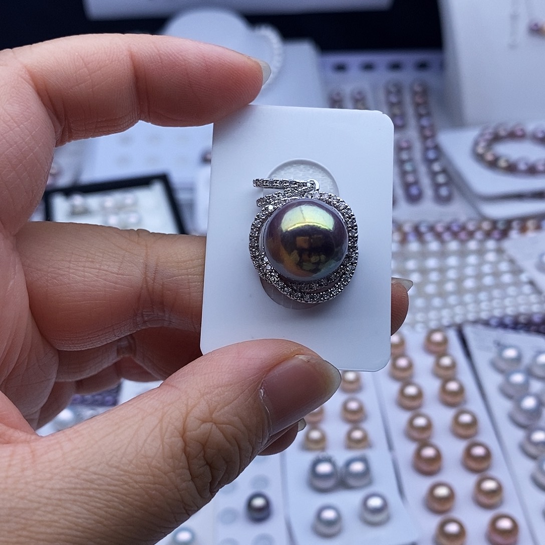 合金淡水珍珠颈饰14.6mm金绿炫彩吊坠
