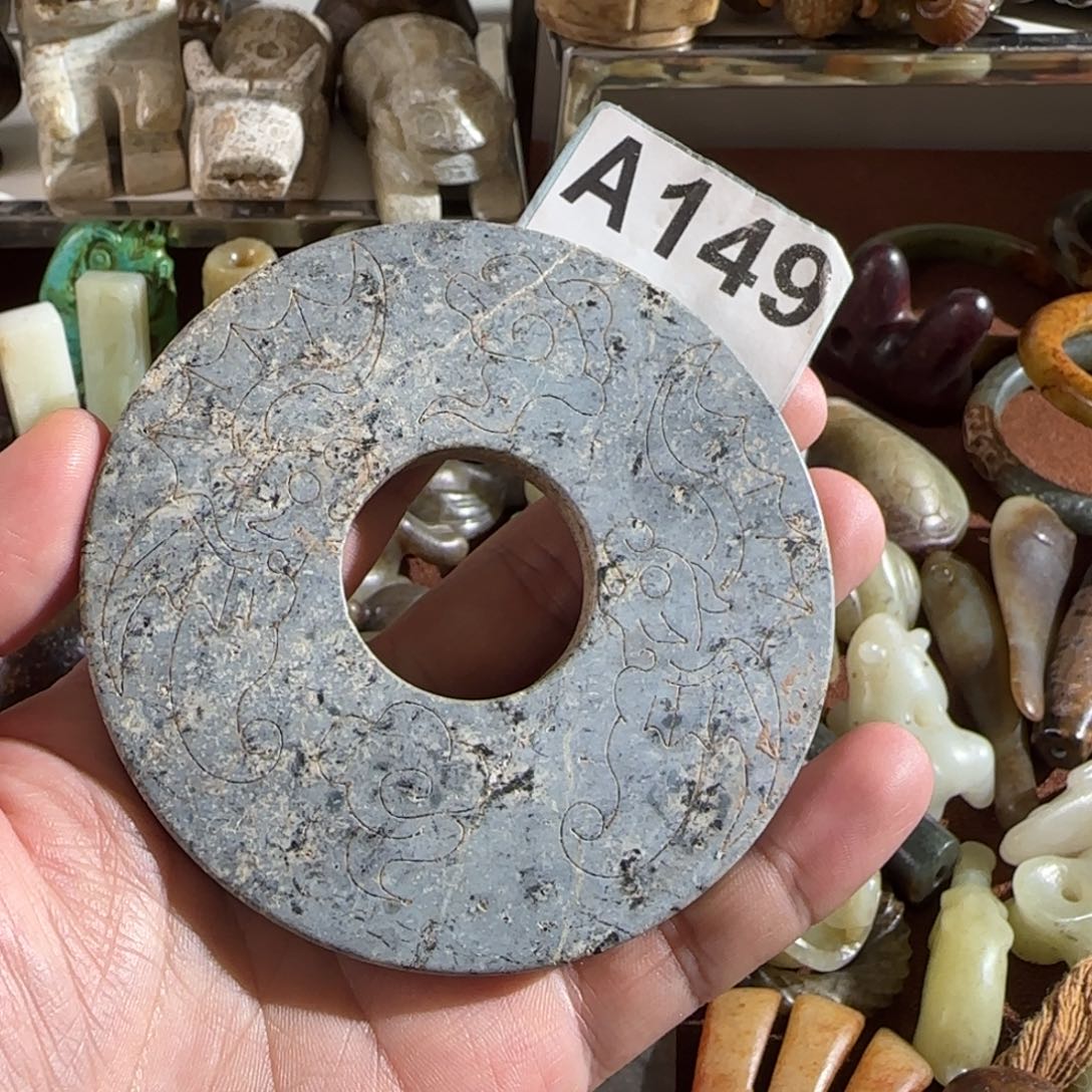 未镶嵌蛇纹石玉颈饰