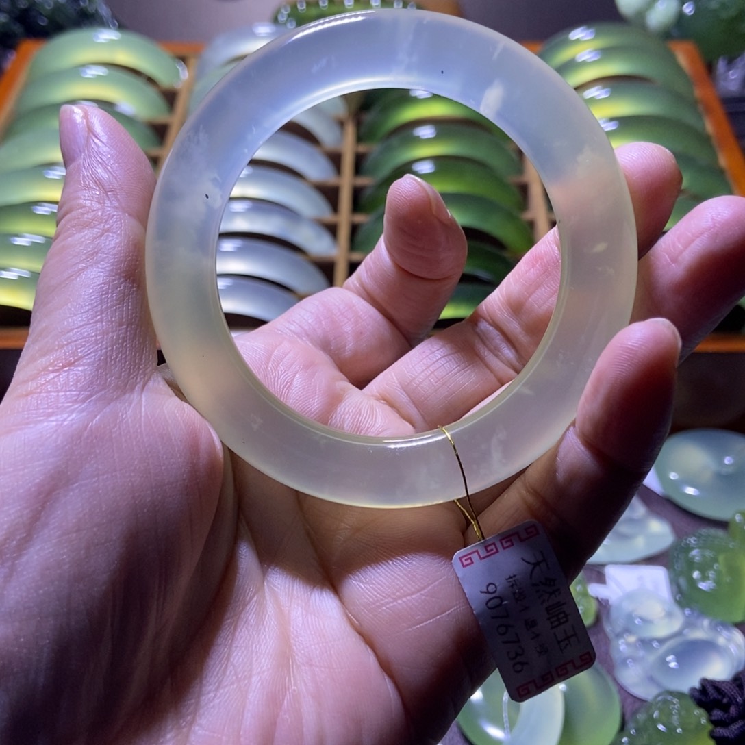 蛇纹石玉未镶嵌手镯