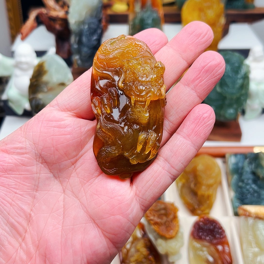 心***薇蛇纹石玉未镶嵌颈饰