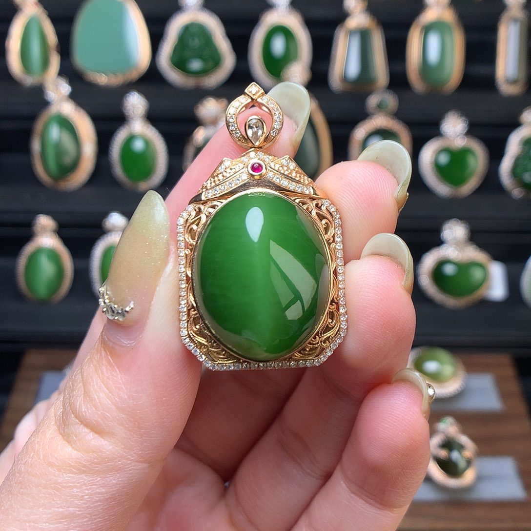 和田玉首饰18K金镶嵌