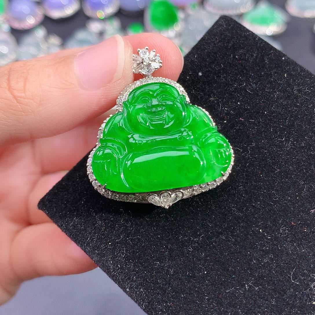 颈饰18K金镶嵌翡翠