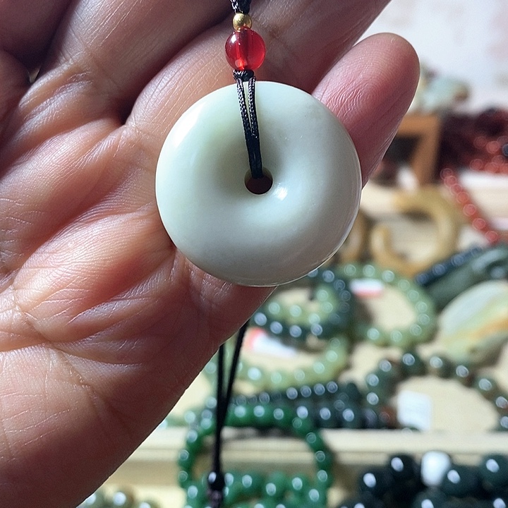 和田玉（糖玉）未镶嵌颈饰