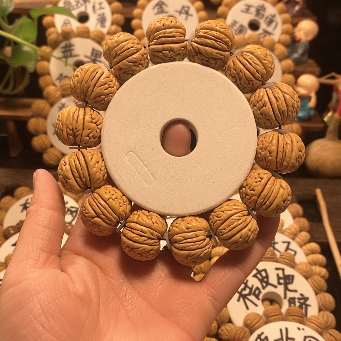 【闪购商品】万***利桃核苹果核桃手串