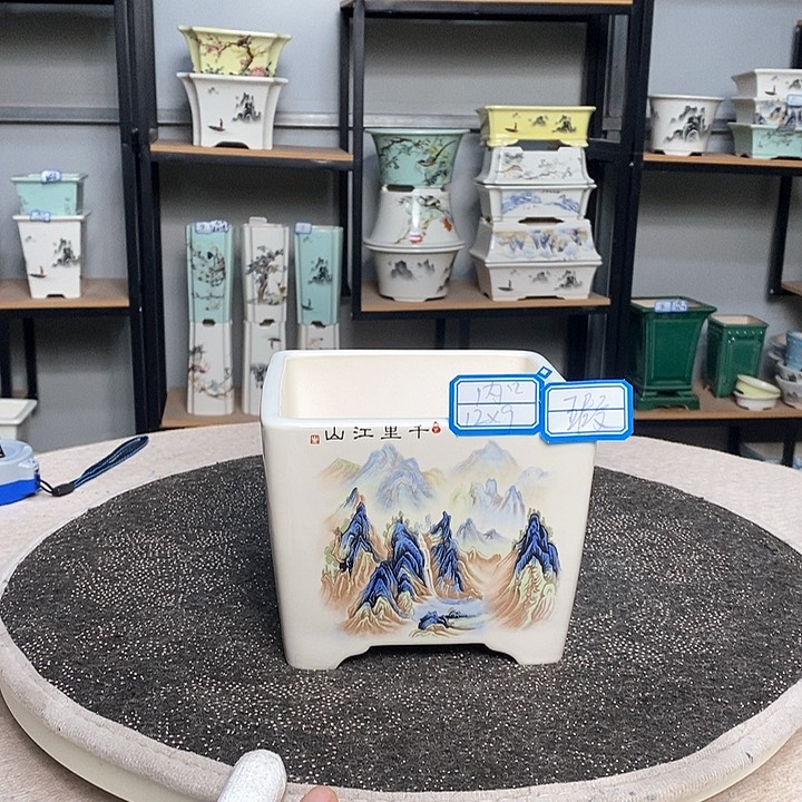 紫砂的花盆很漂亮2.