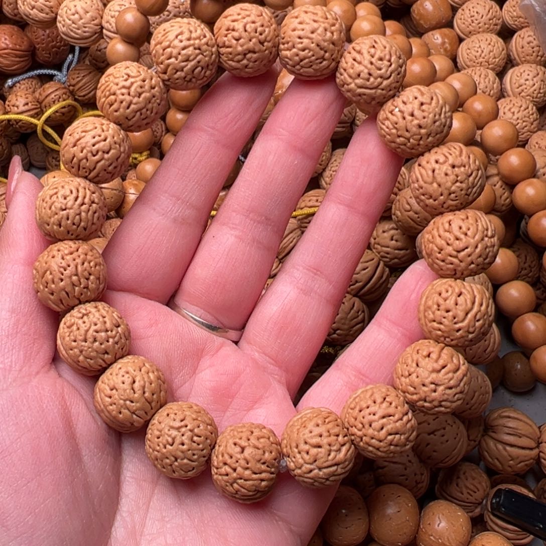 15尺寸金刚纹桃核手串